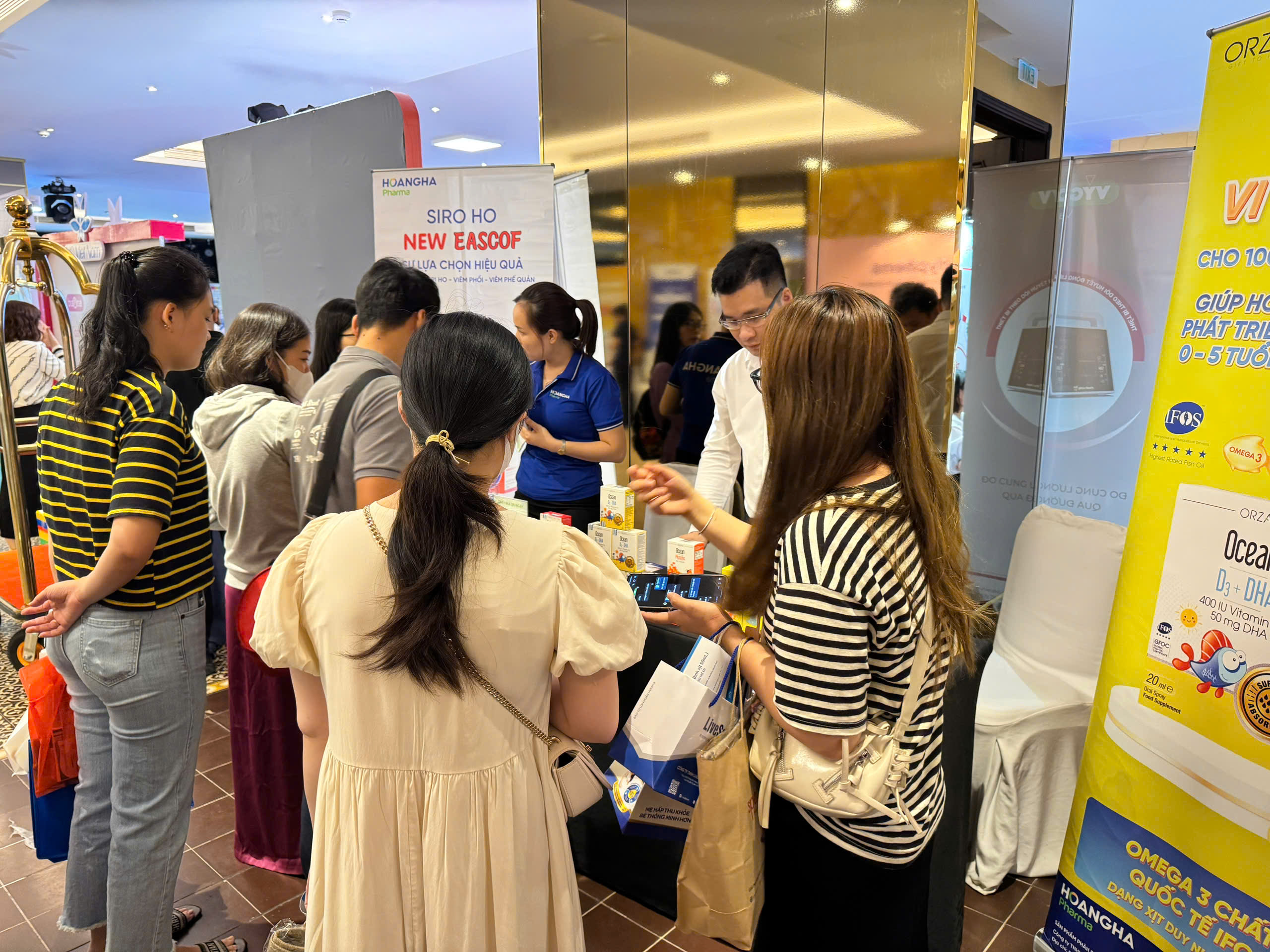 Gian hàng của Hoàng Hà Pharma tại sự kiện Hội nghị Nhi khoa toàn quốc lần thứ 25 Gian hàng của Hoàng Hà Pharma tại sự kiện Hội nghị Nhi khoa toàn quốc lần thứ 25