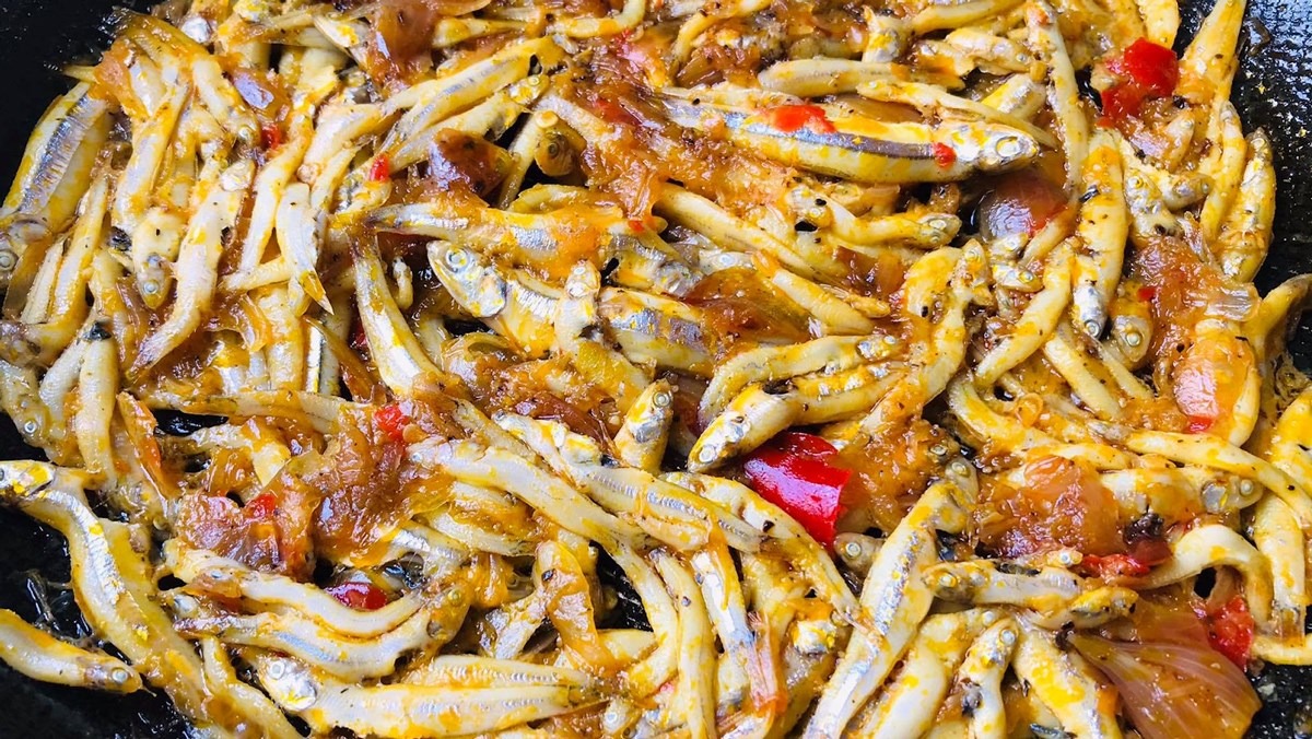 Món cá cơm kho keo Món cá cơm kho keo